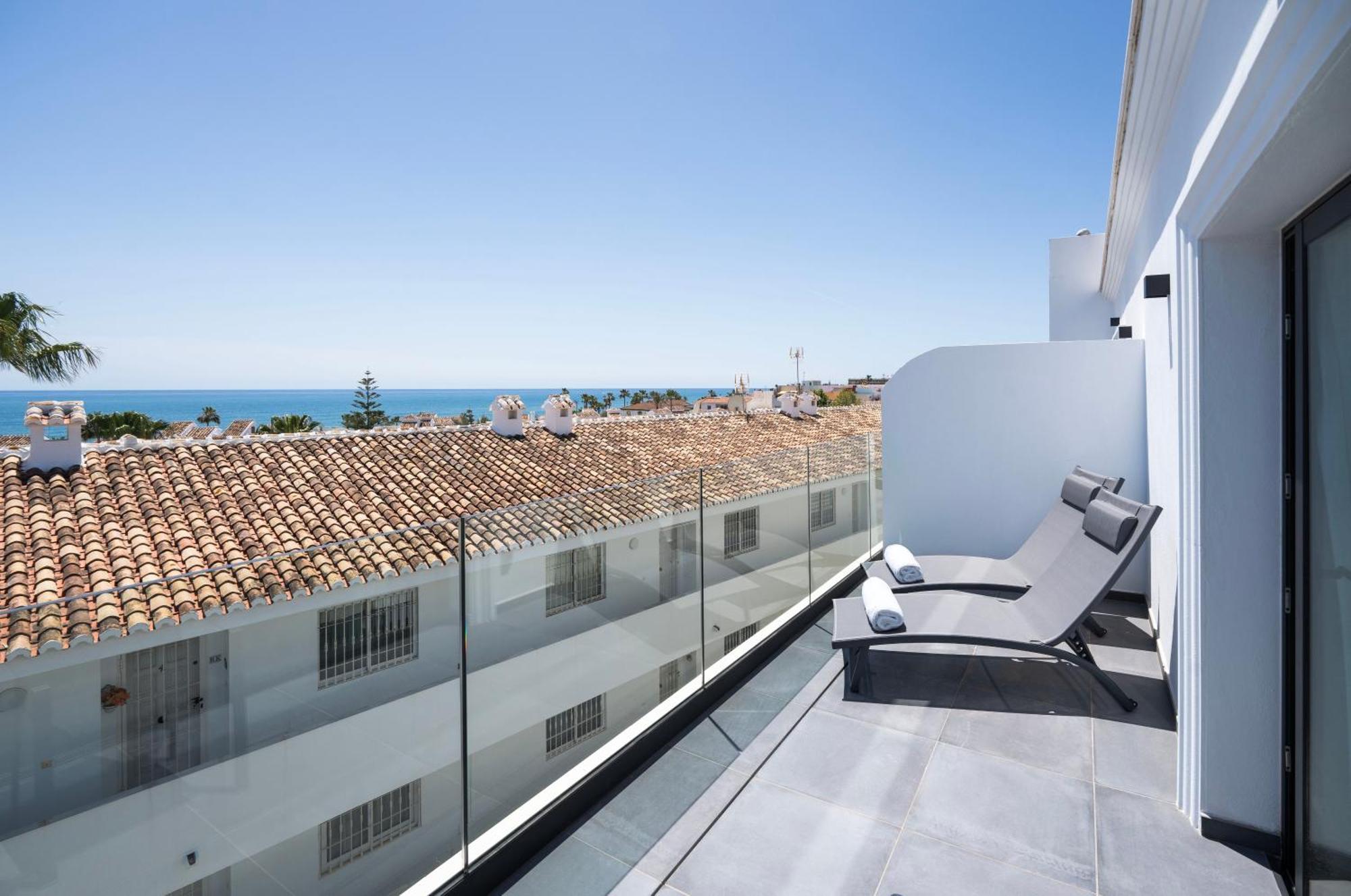 The Orange House Boutique Hotel And Upstairs Rooftop Bar Center Of La Cala De Mijas 100M From The Beach Eksteriør bilde