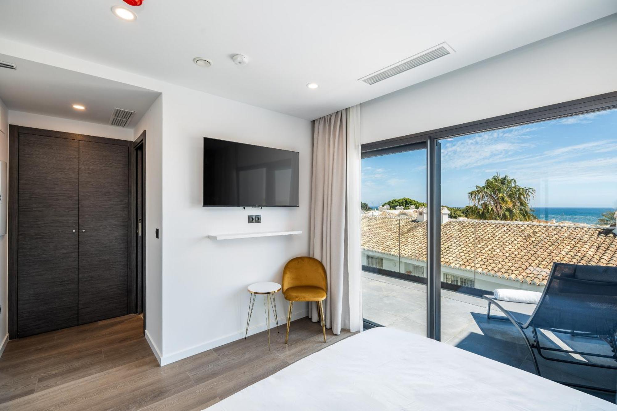 The Orange House Boutique Hotel And Upstairs Rooftop Bar Center Of La Cala De Mijas 100M From The Beach Eksteriør bilde